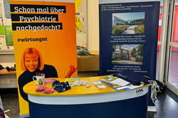 Ein Infostand der LWL Kliniken.
