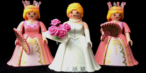Drei Playmobil-Prinzessinen in Rosa