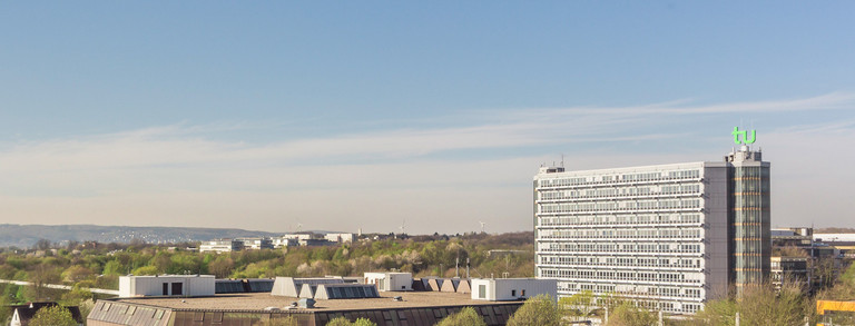 Campus Nord Der Campus Nord ist abgebildet. Im Zentrum des Bildes der Mathetower.